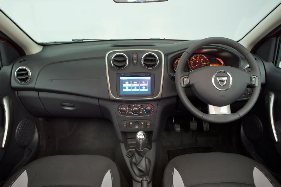 Торпедо Dacia Sandero Stepway 2013 года  (UK) (фото 5 из 37)